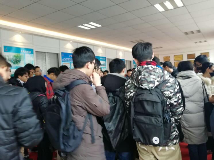 武汉大学机械设计及自动化专业师生在武汉尊龙凯时人生就是搏液压旅行实习